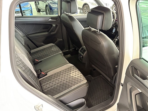 Volkswagen Tiguan 14 of 17