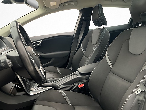 Volvo V40 10 of 29