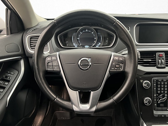 Volvo V40 12 of 29