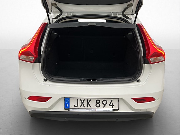 Volvo V40 25 of 29