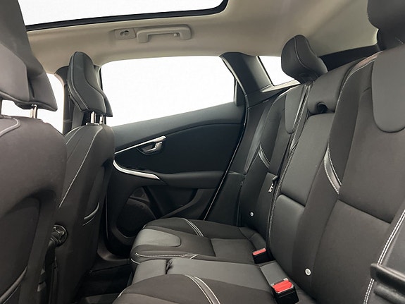 Volvo V40 24 of 29