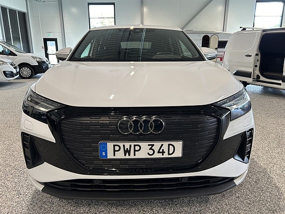 Audi Q4 e-tron 10 of 27