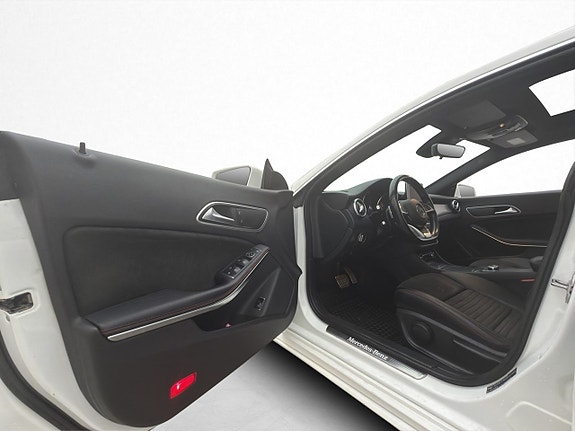Mercedes-Benz CLA180 10 of 30