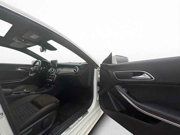 Mercedes-Benz CLA180 25 of 30