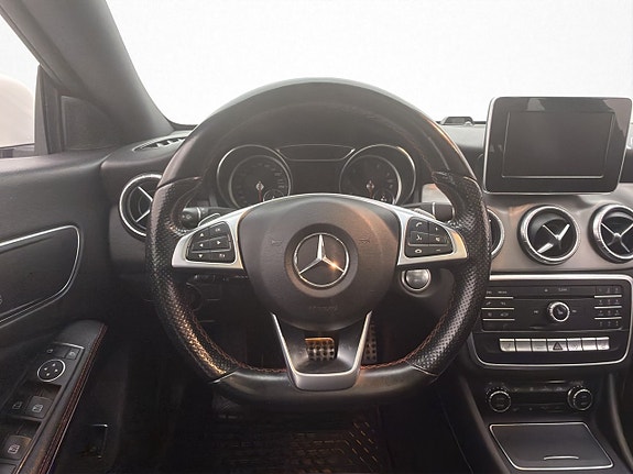 Mercedes-Benz CLA180 14 of 30