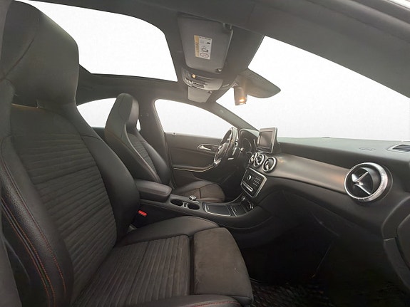 Mercedes-Benz CLA180 26 of 30