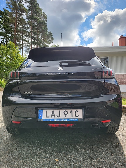 Peugeot 208 3 of 10