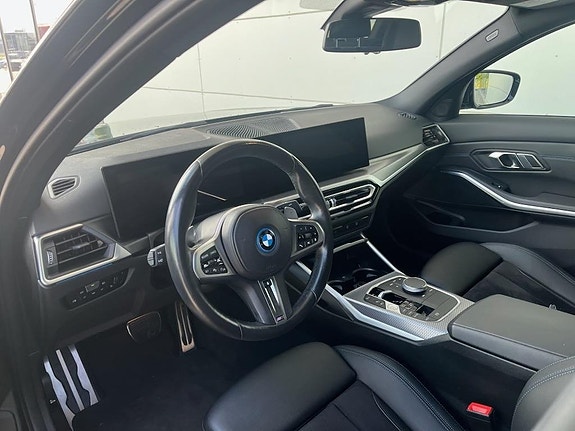 BMW 330e 4 of 4