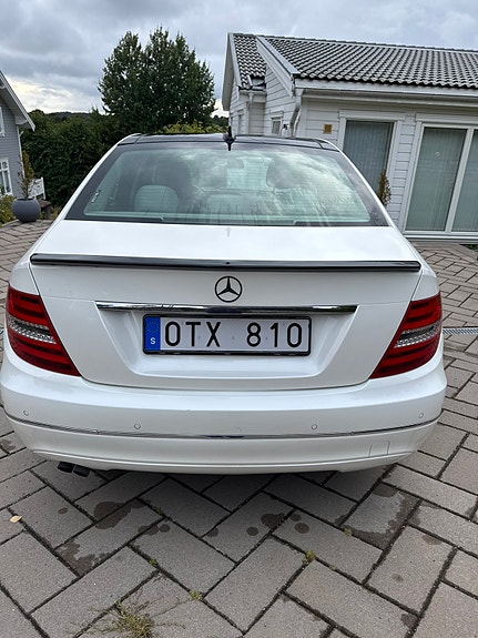 Mercedes-Benz C180 4 of 12
