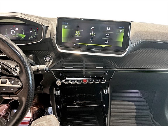 Peugeot 208 12 of 18