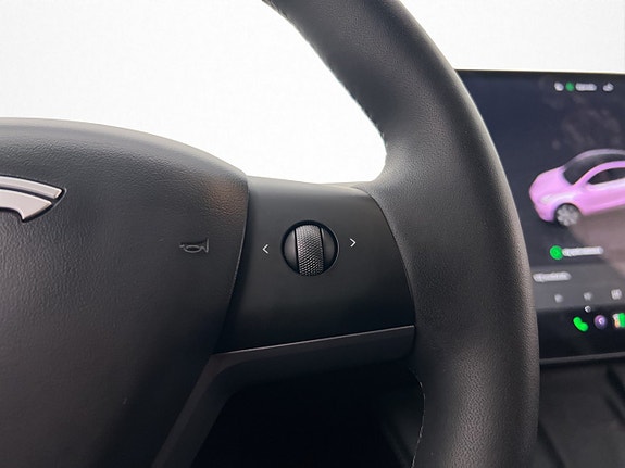 Tesla Model Y 24 of 30