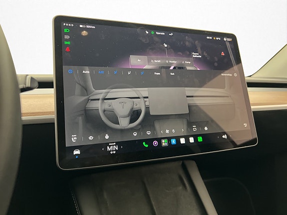 Tesla Model Y 16 of 30