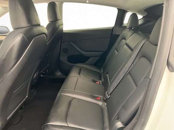 Tesla Model Y 12 of 30