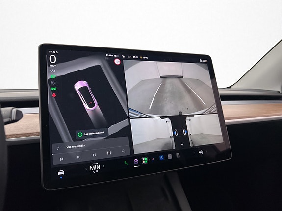 Tesla Model Y 23 of 30