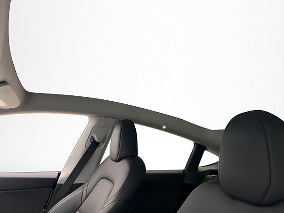 Tesla Model Y 15 of 30
