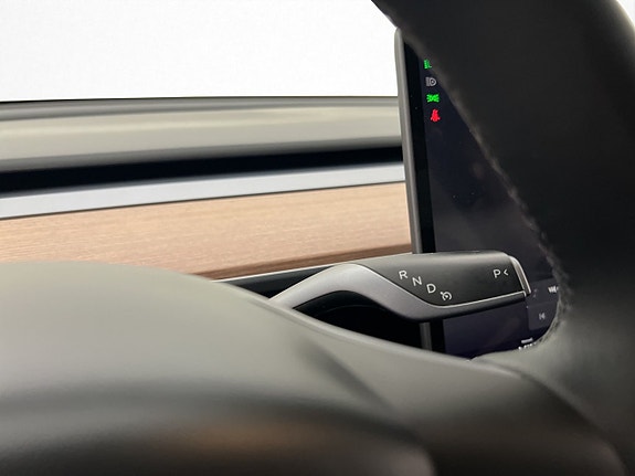 Tesla Model Y 26 of 30