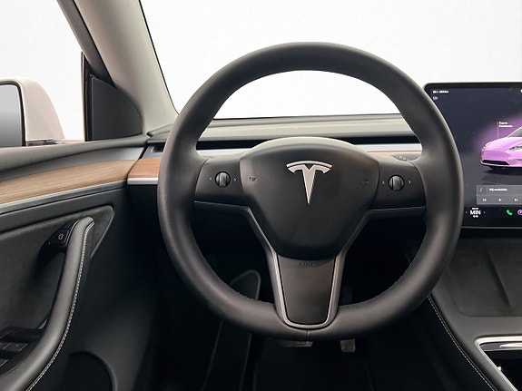 Tesla Model Y 13 of 30