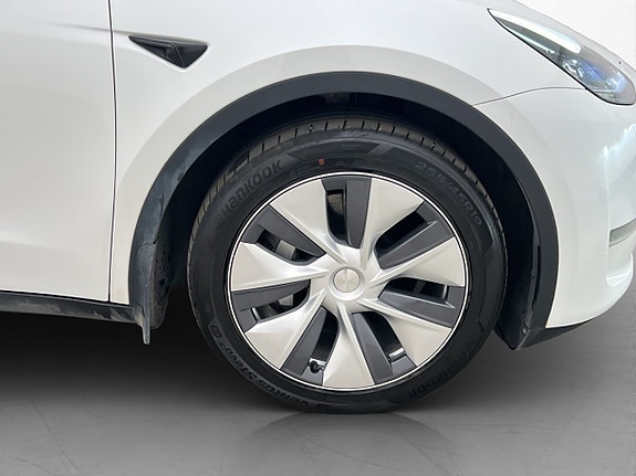 Tesla Model Y 30 of 30