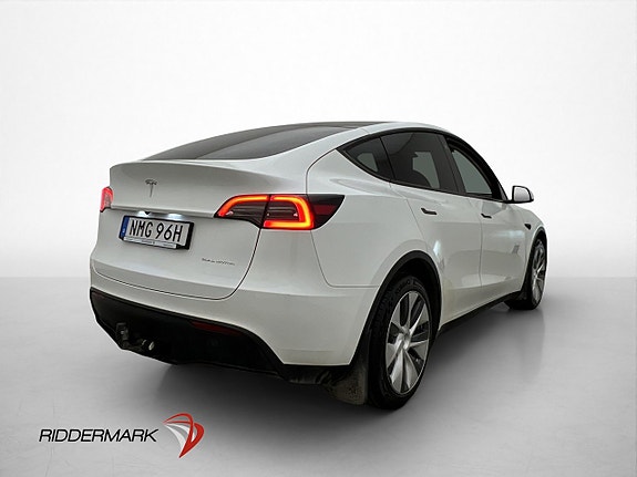Tesla Model Y 8 of 30
