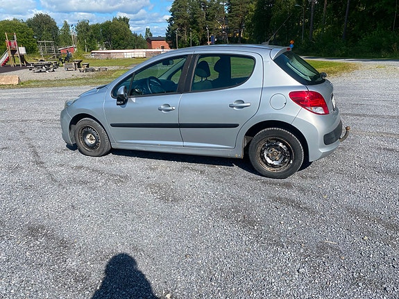 Peugeot 207 2 of 7
