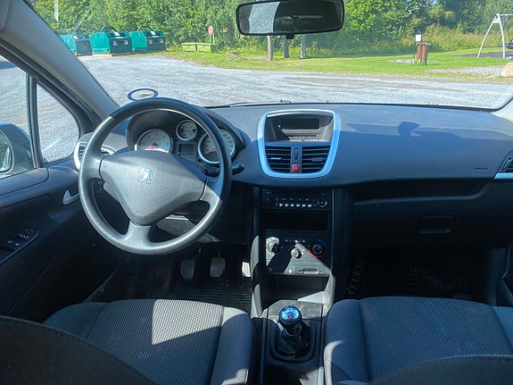 Peugeot 207 3 of 7