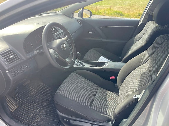 Toyota Avensis 7 of 21