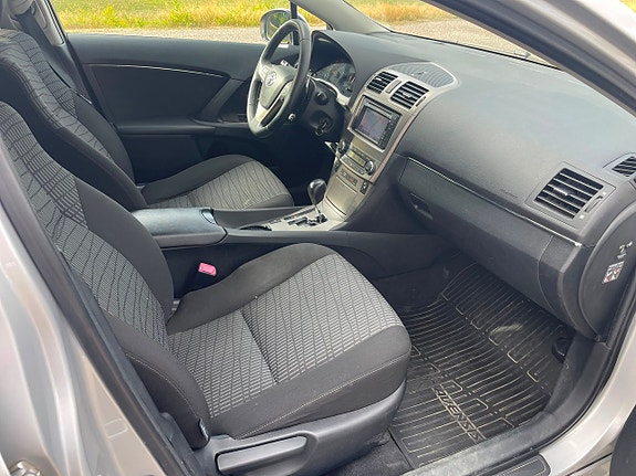 Toyota Avensis 8 of 21