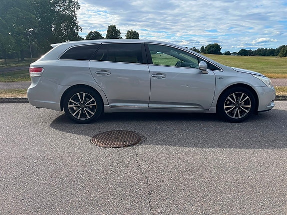 Toyota Avensis 2 of 21
