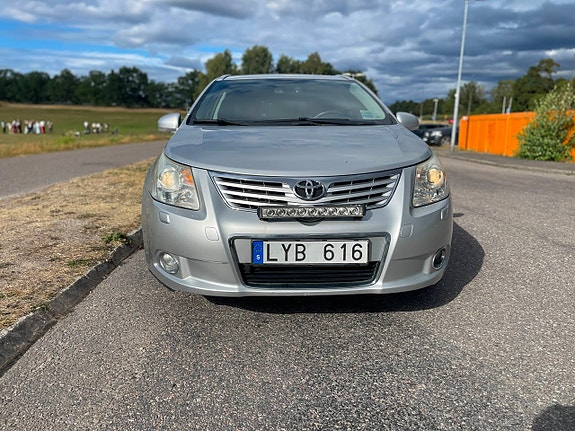 Toyota Avensis 4 of 21