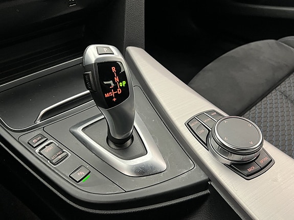 BMW 330i 23 of 30