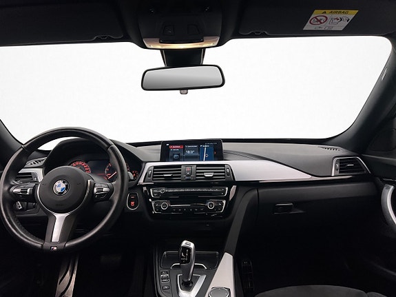 BMW 330i 12 of 30