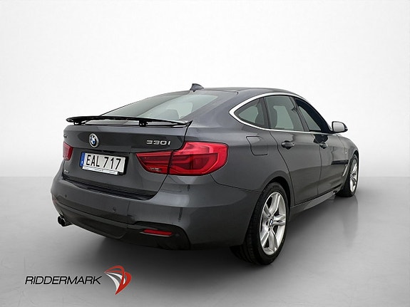 BMW 330i 8 of 30