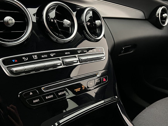 Mercedes-Benz C200 22 of 30