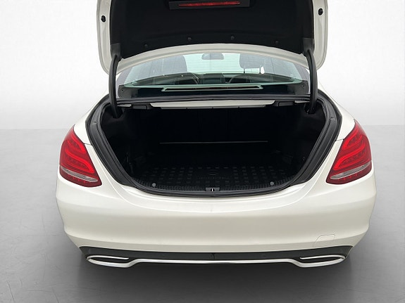 Mercedes-Benz C200 26 of 30