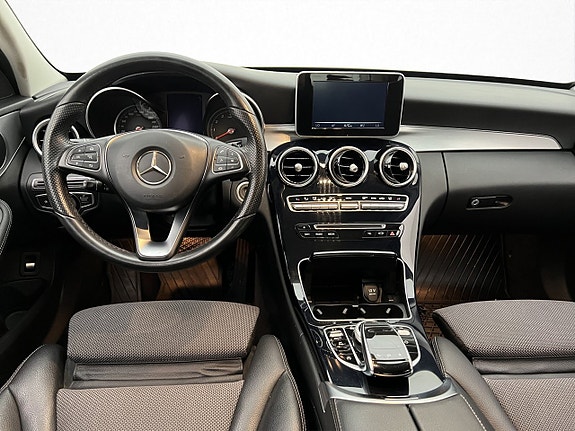 Mercedes-Benz C200 12 of 30