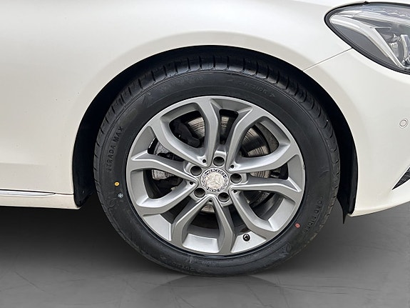 Mercedes-Benz C200 30 of 30