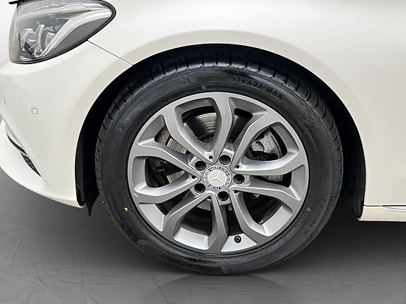 Mercedes-Benz C200 27 of 30