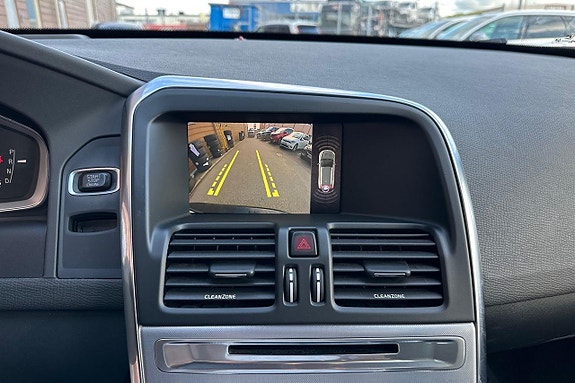 Volvo XC60 18 of 30