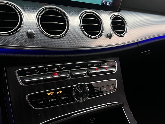 Mercedes-Benz E200 25 of 30
