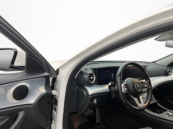 Mercedes-Benz E200 12 of 30