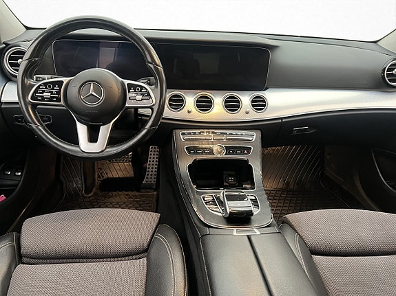 Mercedes-Benz E200 15 of 30
