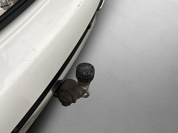 Mercedes-Benz E200 10 of 30