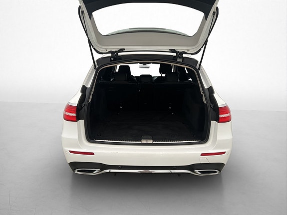 Mercedes-Benz E200 30 of 30