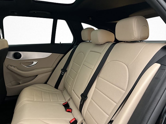 Mercedes-Benz C200 27 of 30