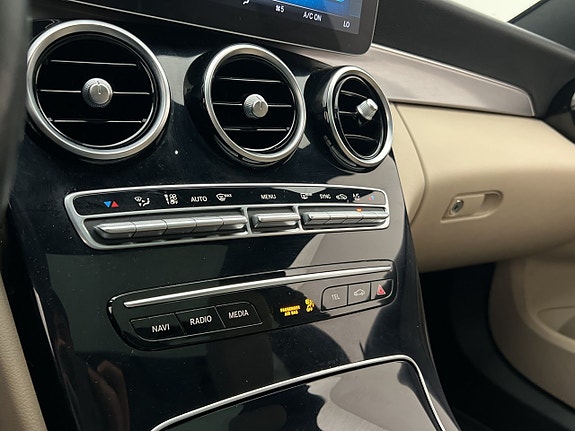 Mercedes-Benz C200 23 of 30
