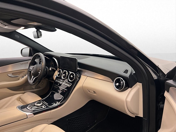 Mercedes-Benz C200 25 of 30