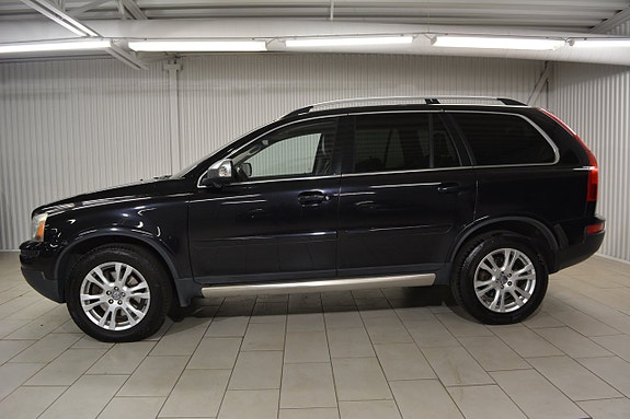 Volvo XC90 3 of 22
