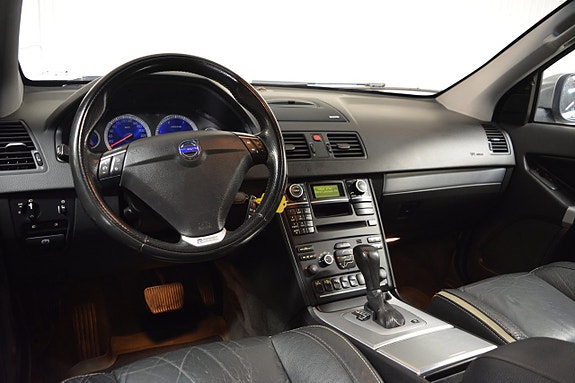 Volvo XC90 10 of 22