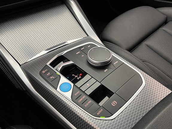 BMW i4 23 of 30