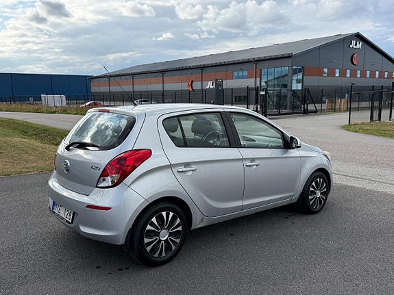 Hyundai i20 3 of 7